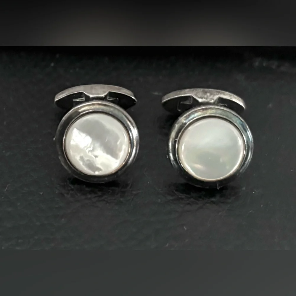 Thomas Pink Cuff Links Mother of Pearl Silver Plate Round Design 1.5 mm Diameter